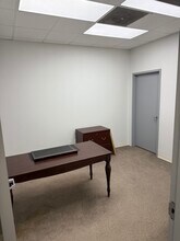 5327 S McColl Rd, Edinburg, TX à louer Photo intérieure- Image 2 de 13