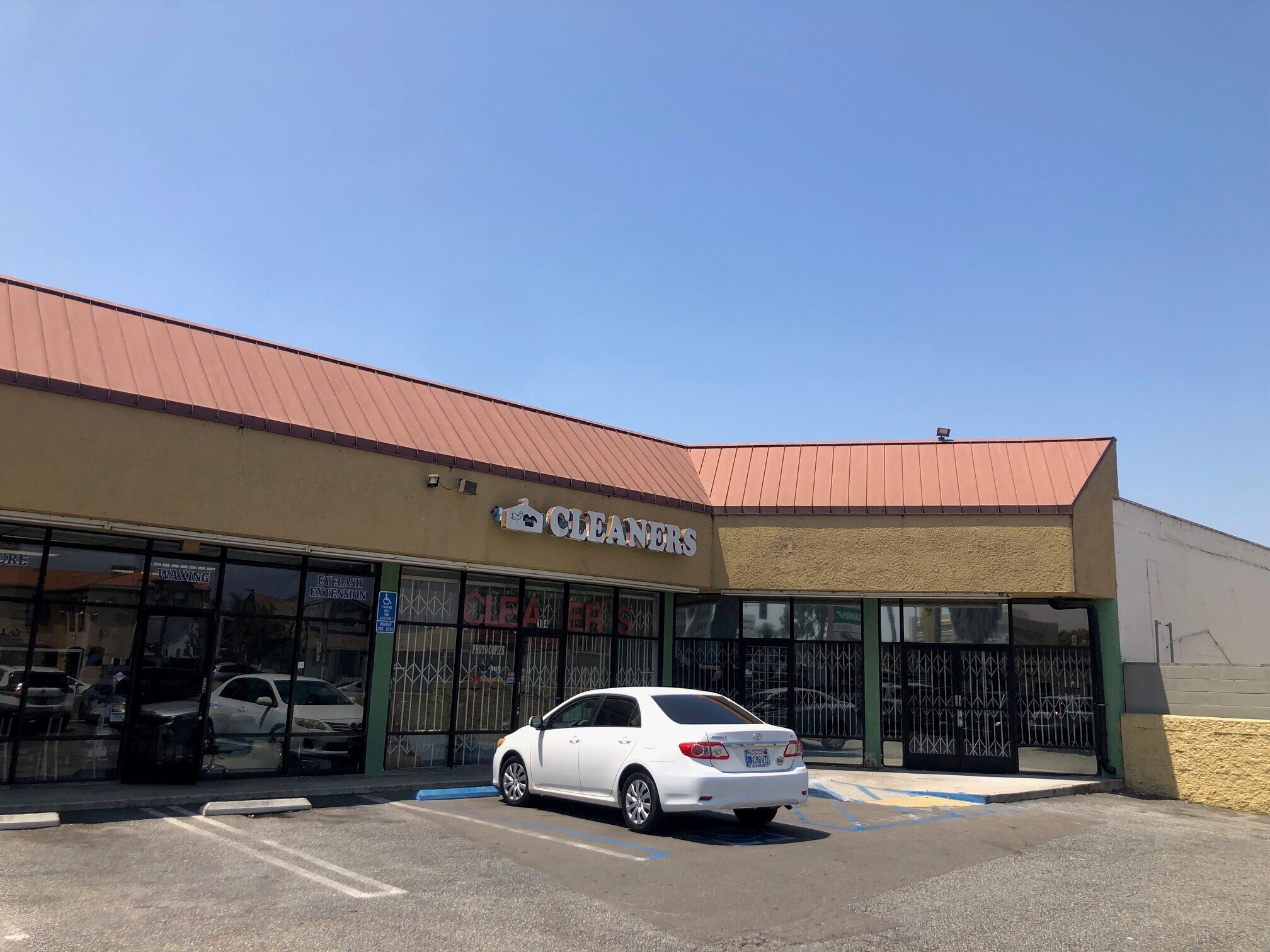 300 W Manchester Blvd, Inglewood, CA for lease Building Photo- Image 1 of 7
