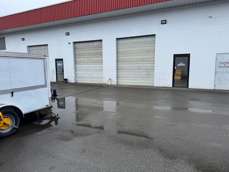 19640 Landmark Way, Langley, BC à louer - Photo du bâtiment - Image 3 de 6