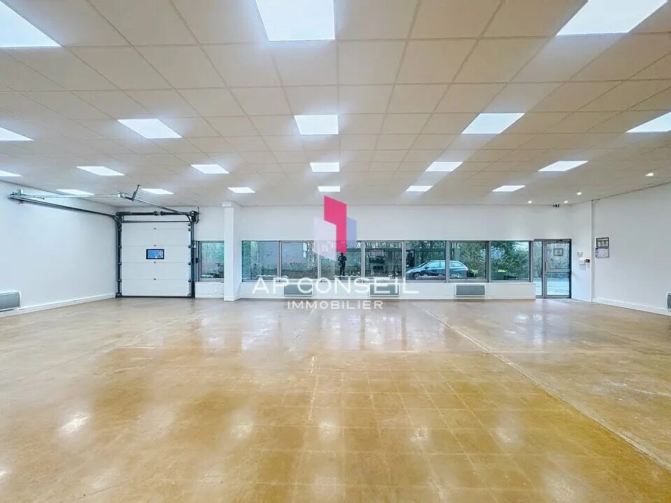 Office in Trappes for lease Interior Photo- Image 1 of 7