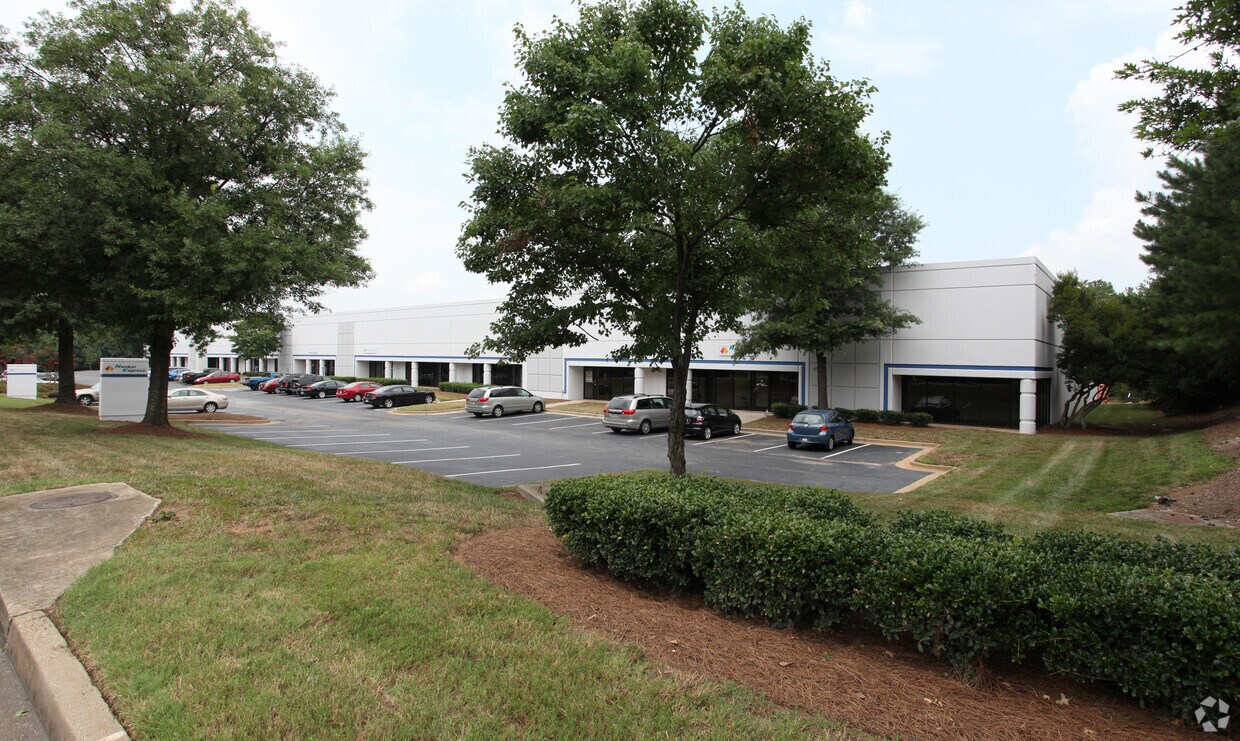 114 Southfield Pky, Forest Park, GA for lease Building Photo- Image 1 of 2