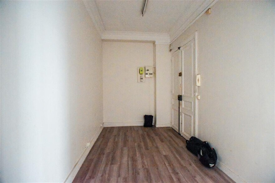 Rue Gustave Doré, Paris à vendre - Photo du bâtiment - Image 3 de 7