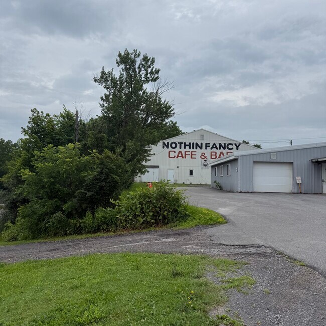Plus de détails pour 10 Ruth St, Vernon, NY - Commerce de détail à vendre