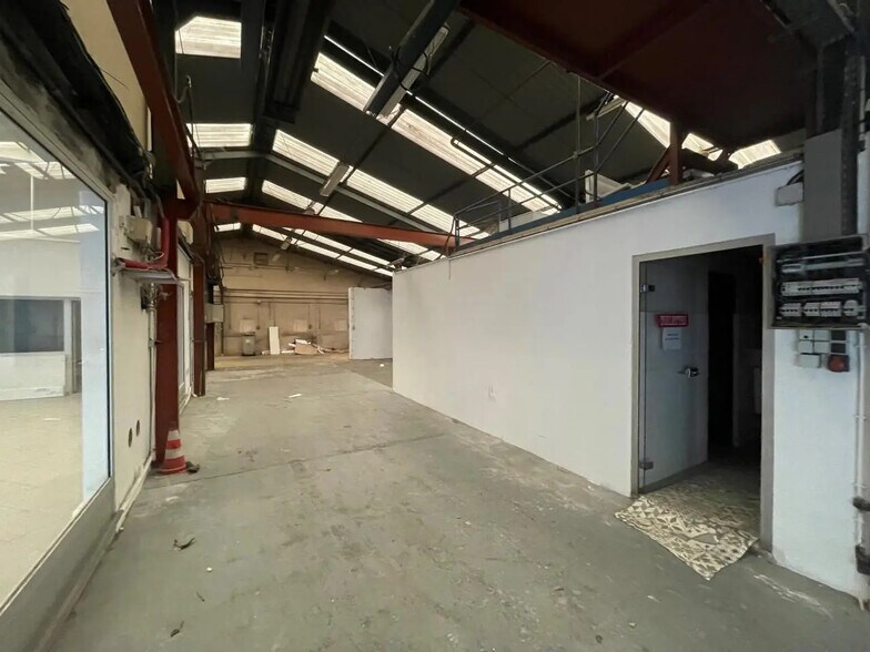 Local d'activités dans Issy-les-Moulineaux à vendre - Photo du bâtiment - Image 2 de 7
