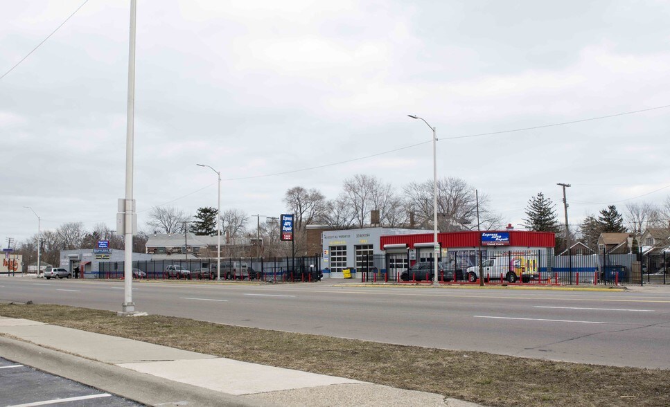 11820-11866 Gratiot Ave portefeuille de 2 propriétés à vendre sur LoopNet.ca - Autre - Image 3 de 6