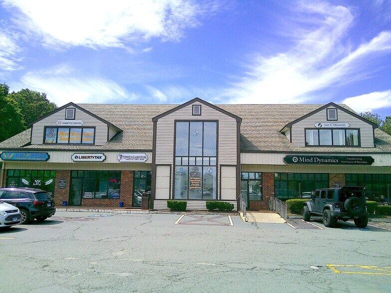 17 Farmington Ave, Plainville, CT à louer - Photo du bâtiment - Image 2 de 12