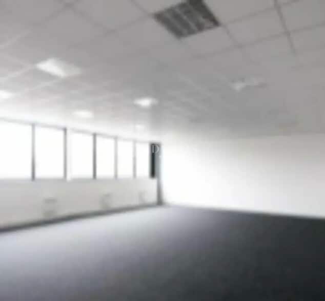 Flex in Lisses for lease - Interior Photo - Image 2 of 8