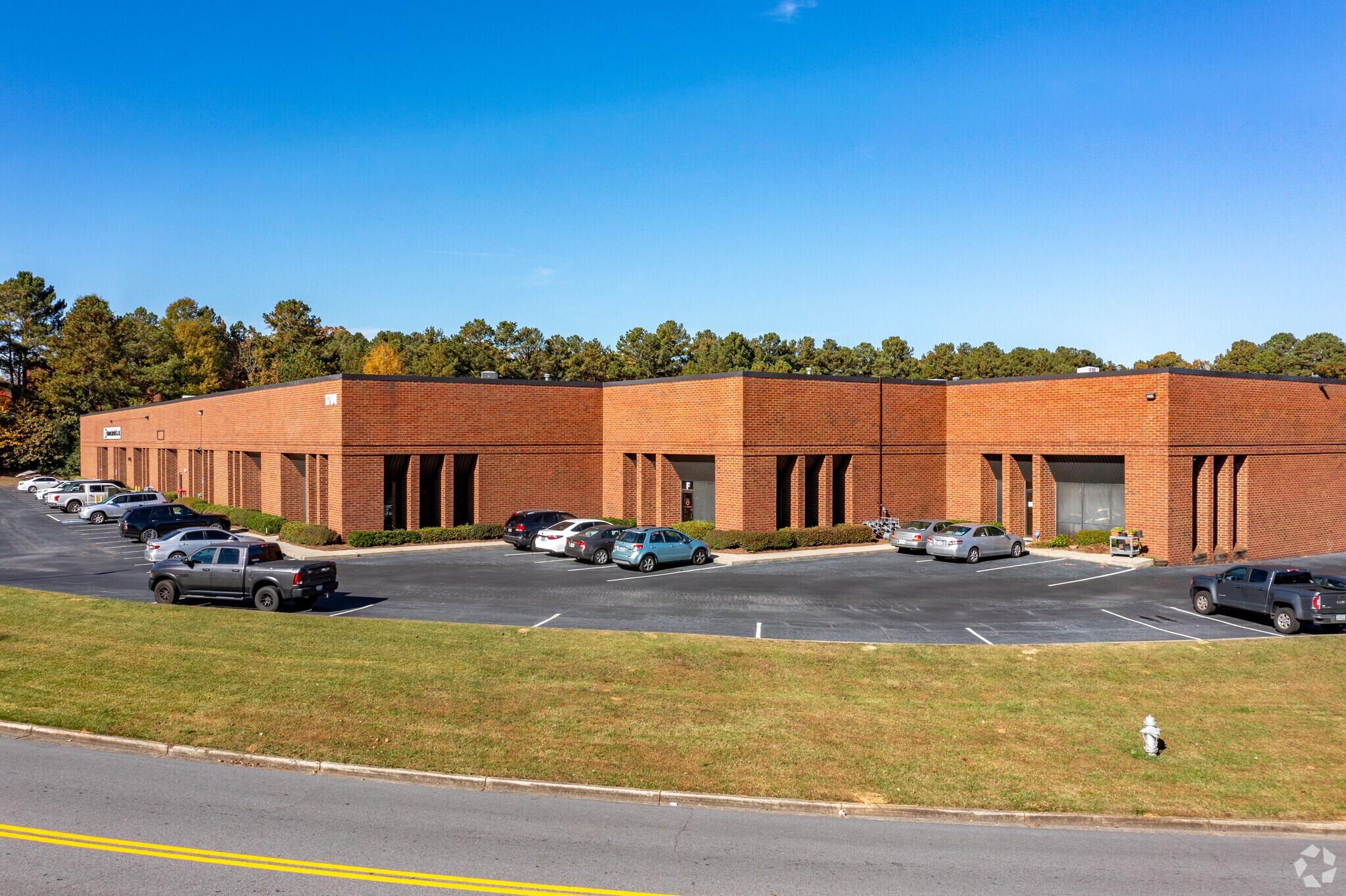 1701 Oakbrook Dr, Norcross, GA for lease Primary Photo- Image 1 of 8