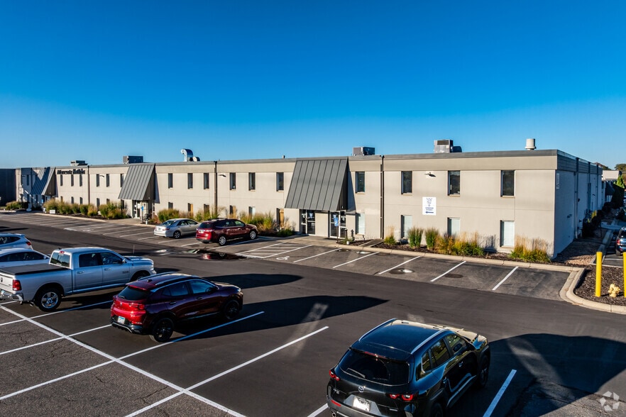 1940 N Fernbrook Ln, Plymouth, MN for lease - Building Photo - Image 2 of 6