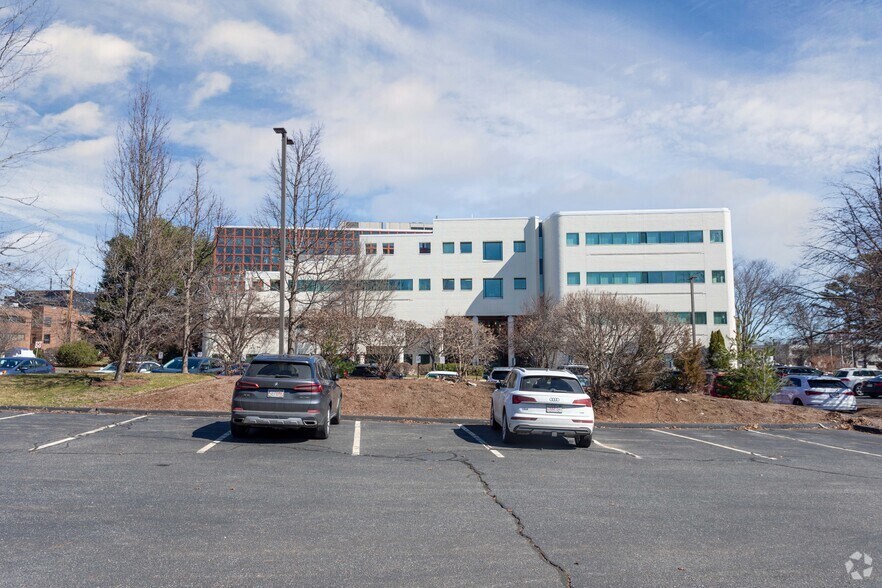 205 Newbury St, Framingham, MA à louer - Photo du bâtiment - Image 3 de 4