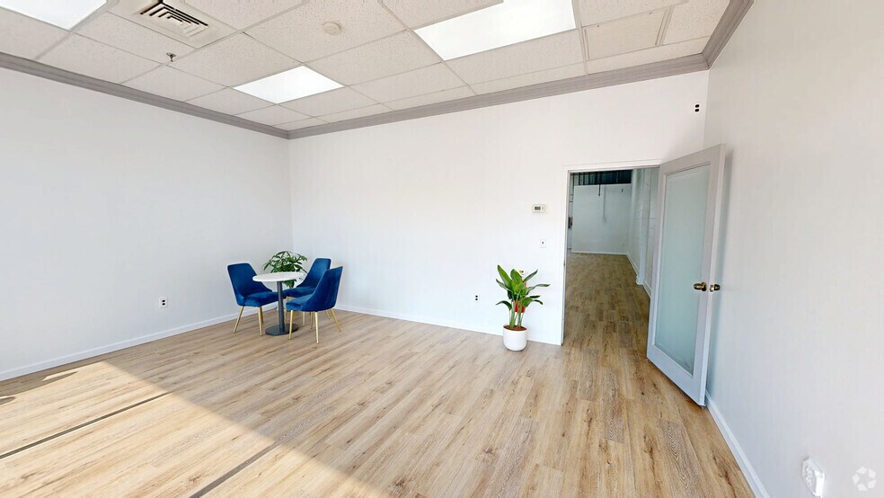 1656 Fifth Ave, Bay Shore, NY à louer - Numérisation 3D de Matterport - Image 3 de 16