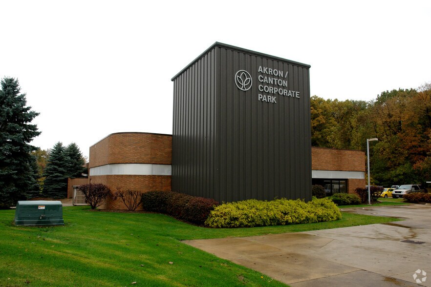 3575 Forest Lake, Uniontown, OH à louer - Photo du bâtiment - Image 2 de 12