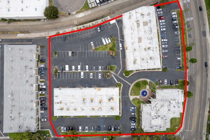 1717-1745 W Orangewood Ave, Orange, CA à vendre - Photo du bâtiment - Image 2 de 37
