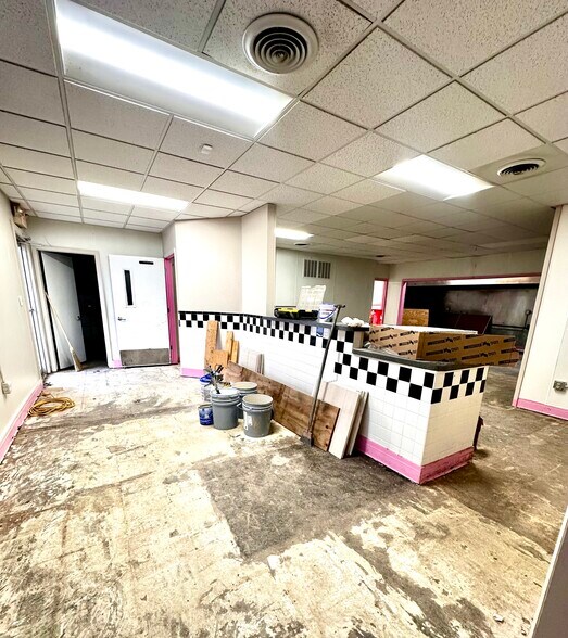 400-422 N Kennedy Dr, Bradley, IL à louer - Photo du bâtiment - Image 2 de 10