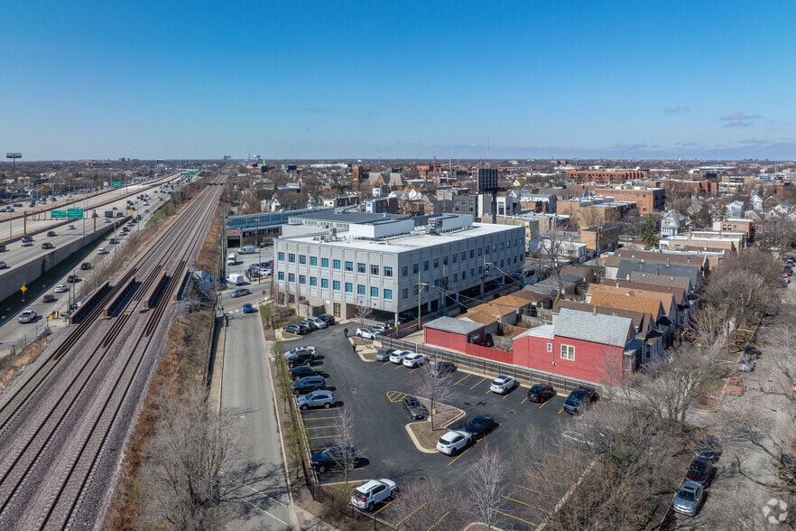 2923 N California Ave, Chicago, IL for lease - Aerial - Image 3 of 10