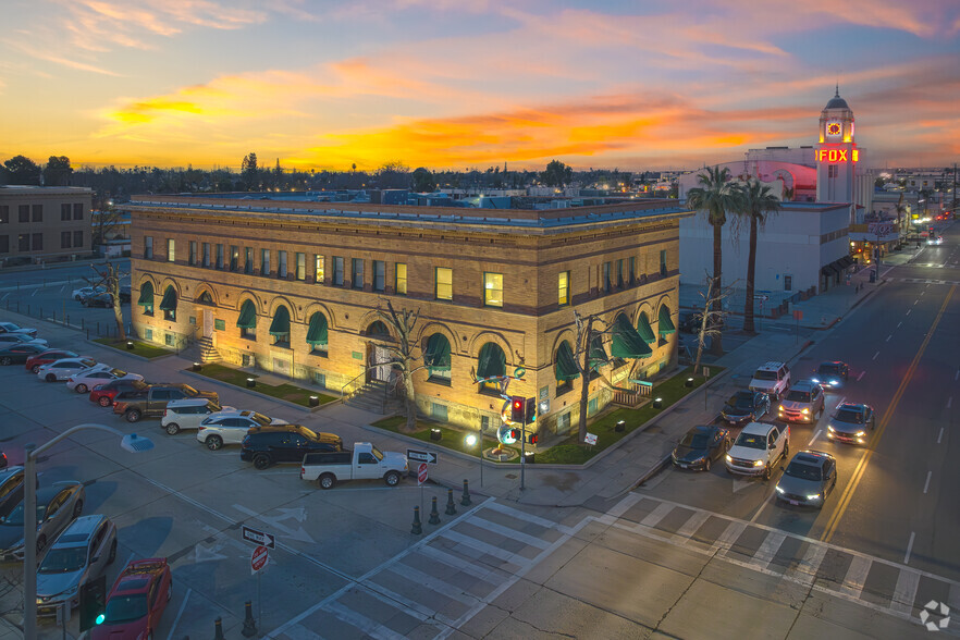 1712 19th St, Bakersfield, CA for lease - Building Photo - Image 1 of 18