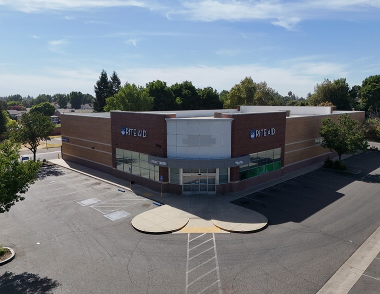 1735 E Walnut Ave, Visalia, CA for sale - Building Photo - Image 1 of 16