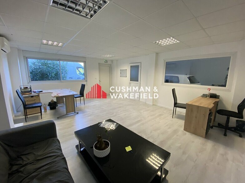 14 Rue Gaspard-Gustave Coriolis, Plaisance-du-Touch for lease - Interior Photo - Image 2 of 6