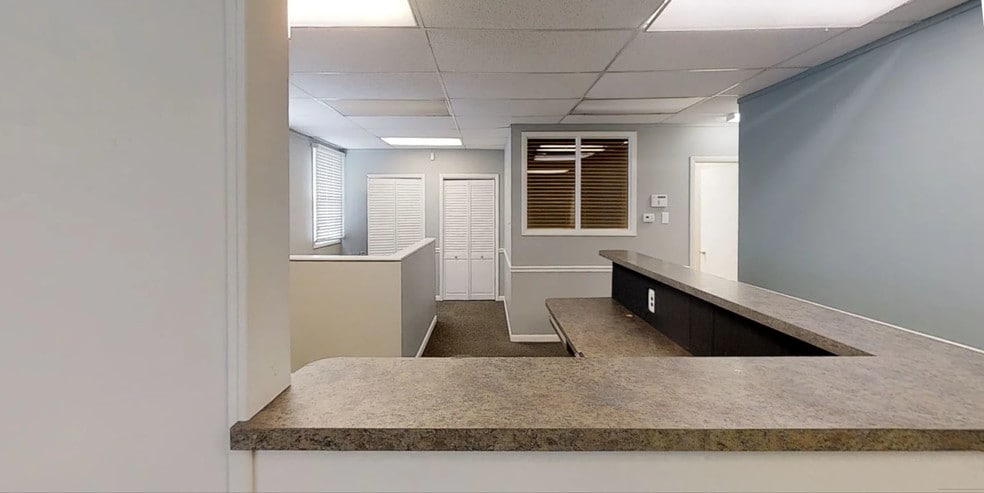 1104 Rt 130, Cinnaminson, NJ for lease - Interior Photo - Image 2 of 11