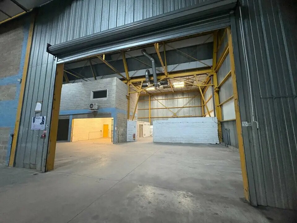 Flex in Noisiel for lease Building Photo- Image 1 of 6