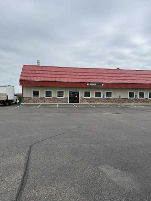 134 26th St NW, Owatonna, MN for lease Primary Photo- Image 1 of 26