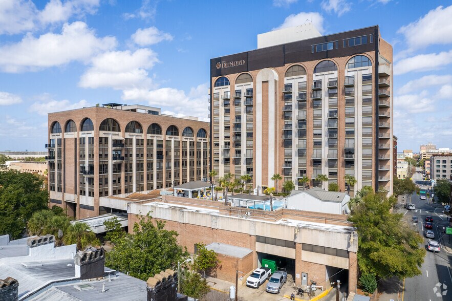 300 Bull St, Savannah, GA à louer - Photo du bâtiment - Image 1 de 10