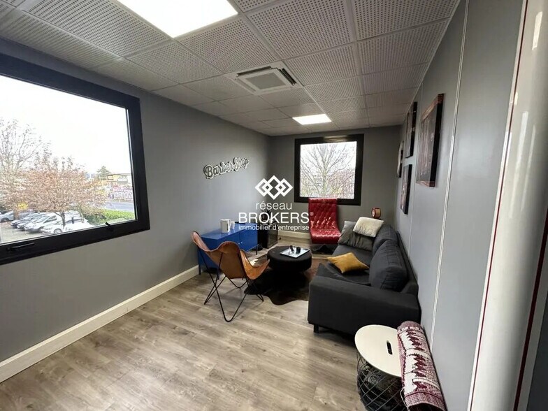 Office in Gennevilliers for lease - Interior Photo - Image 3 of 9