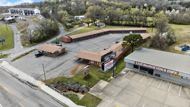 Plus de détails pour 509 W Main St, Wilburton, OK - Services hôteliers à vendre