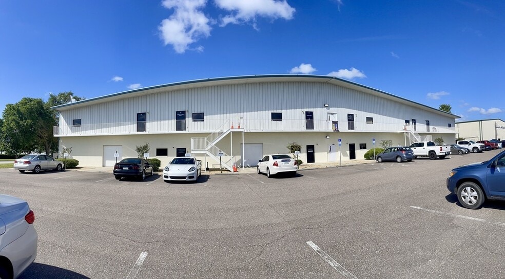 1200 Flightline Blvd, Deland, FL for lease - Building Photo - Image 2 of 11