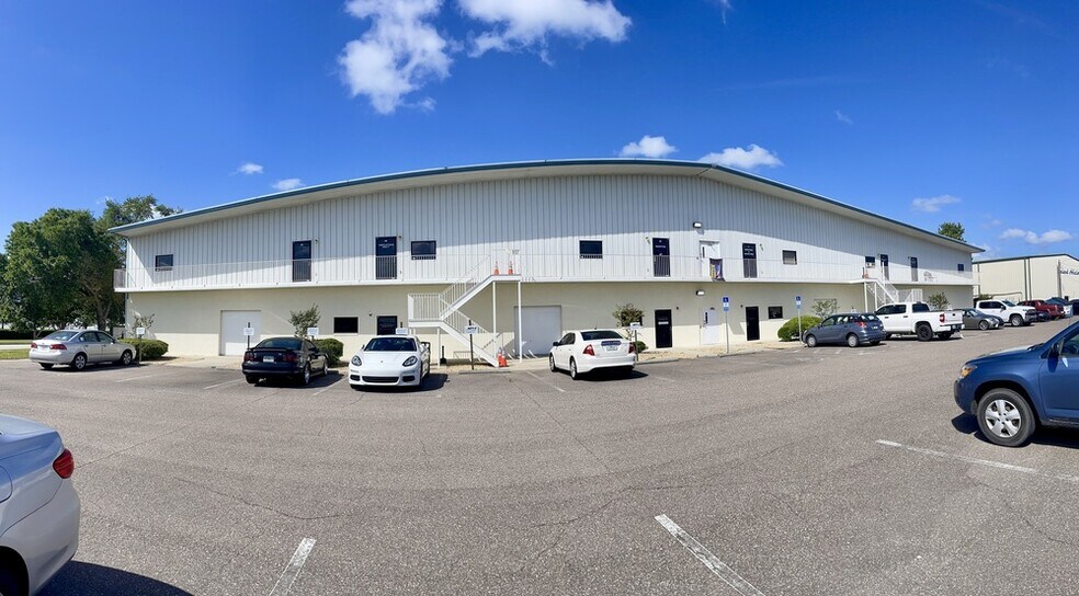 1200 Flightline Blvd, Deland, FL à louer - Photo du bâtiment - Image 2 de 11