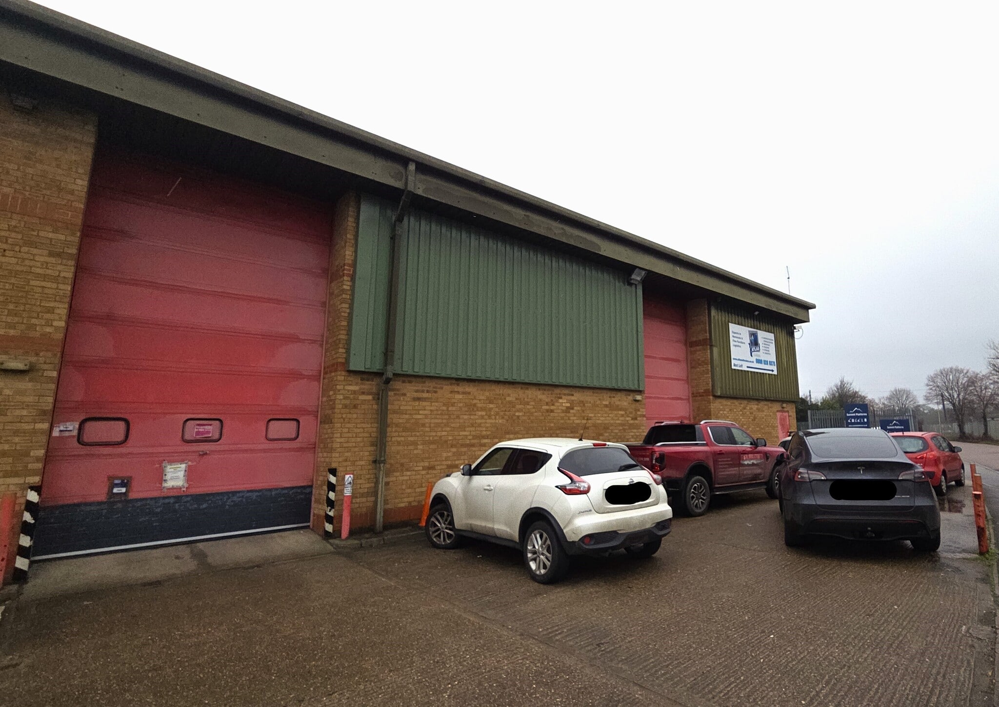 Travellers Ln, North Mymms for lease Building Photo- Image 1 of 4