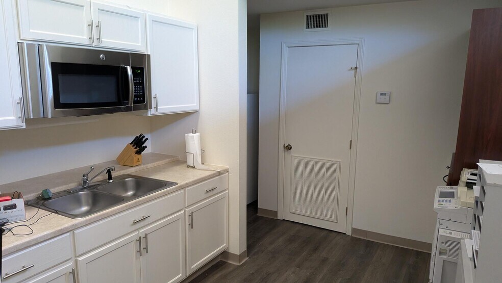 2121 Watt St, Little Rock, AR for lease - Interior Photo - Image 2 of 7