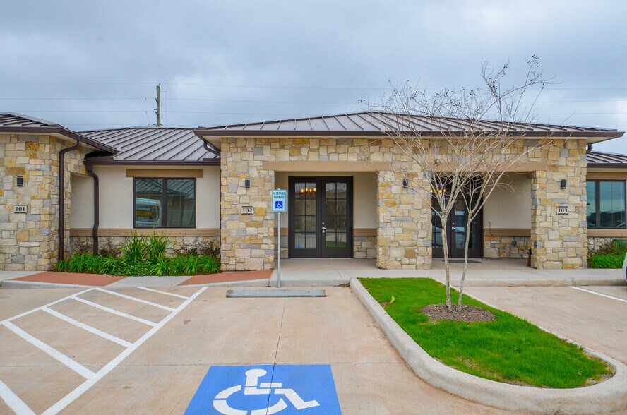 800 Bonaventure Way, Sugar Land, TX à vendre - Photo du bâtiment - Image 2 de 15