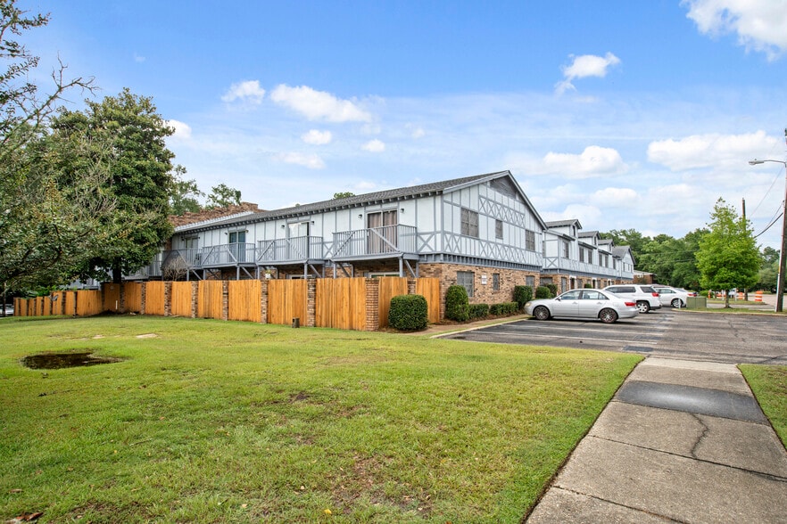 901 W Pine St, Hattiesburg, MS for sale - Building Photo - Image 2 of 14