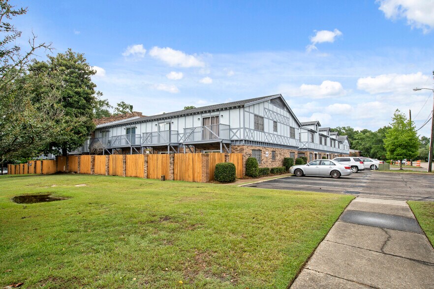 901 W Pine St, Hattiesburg, MS à vendre - Photo du bâtiment - Image 2 de 14