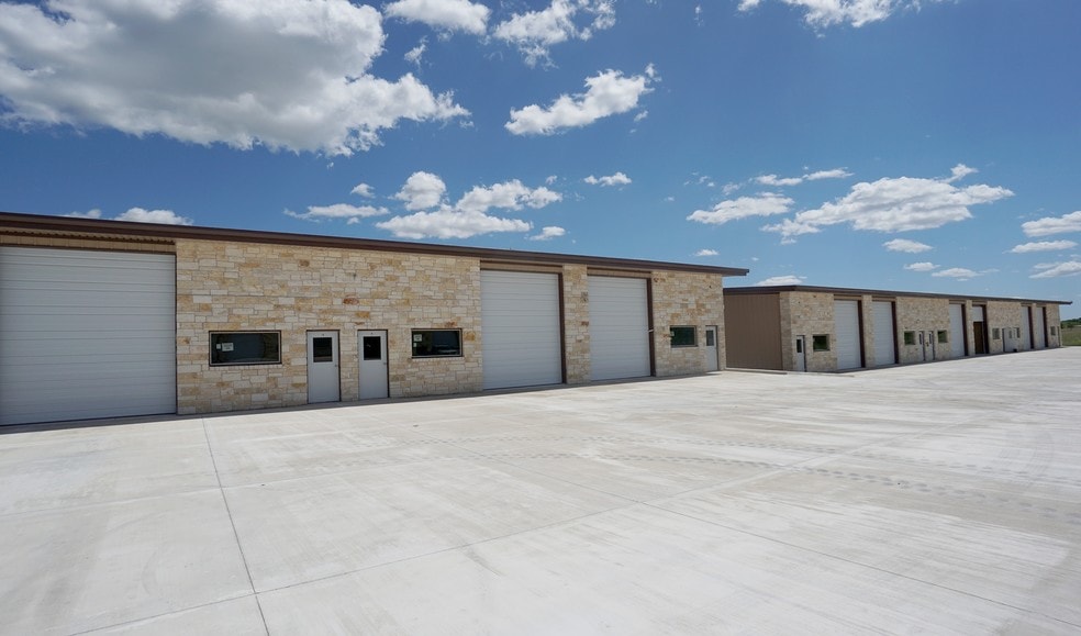 520 County Road 108, Hutto, TX for lease - Building Photo - Image 2 of 5