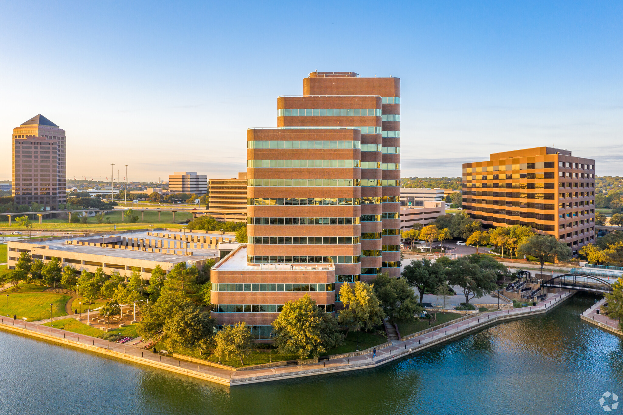 433 E Las Colinas Blvd, Irving, TX à louer Photo du bâtiment- Image 1 de 25