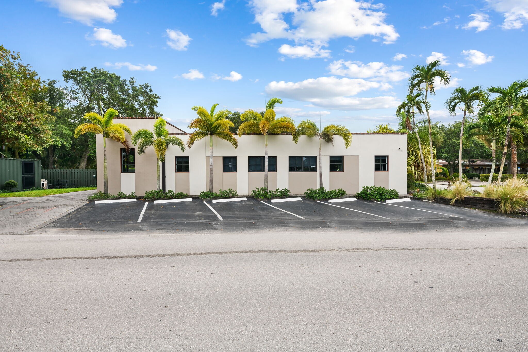 602 SW 12th Ave, Fort Lauderdale, FL à louer Photo du bâtiment- Image 1 de 17