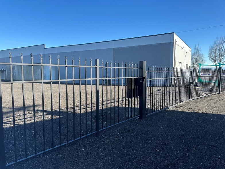 3931 Columbia Blvd, Portland, OR à louer - Photo du bâtiment - Image 2 de 5