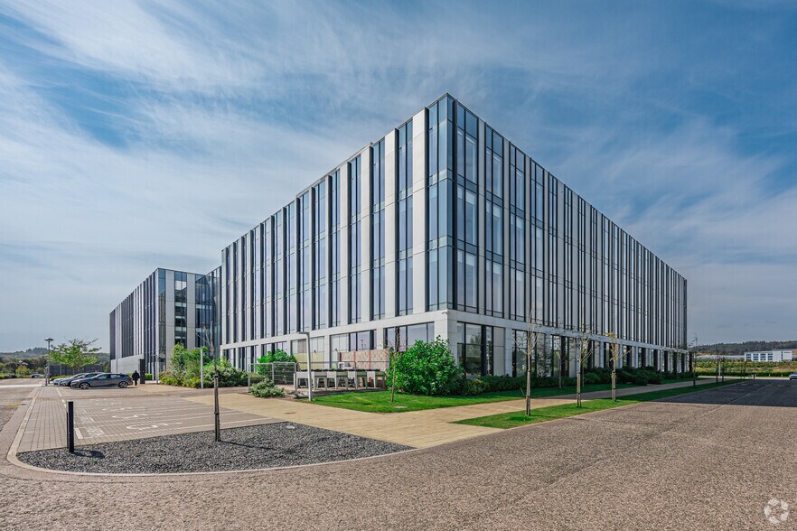 1-3 Dyce Dr, Dyce à louer - Photo du bâtiment - Image 2 de 2