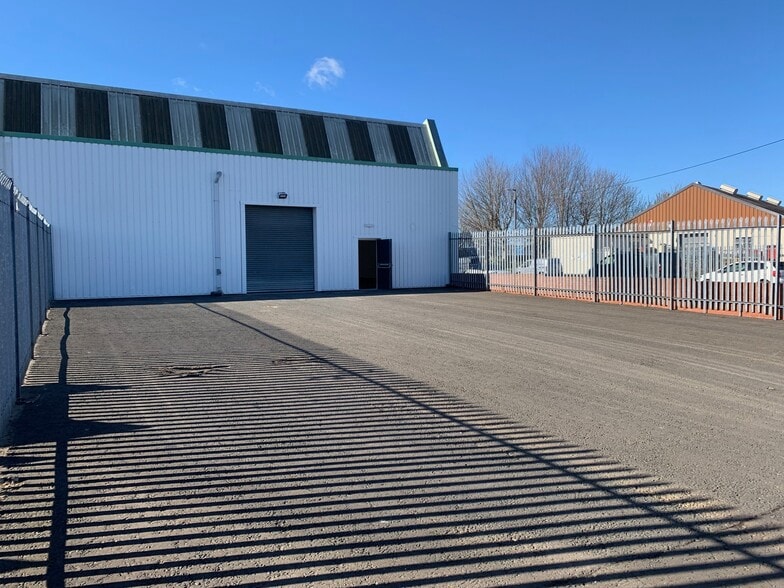 9-15 Montrose Ave, Glasgow for lease - Building Photo - Image 3 of 11