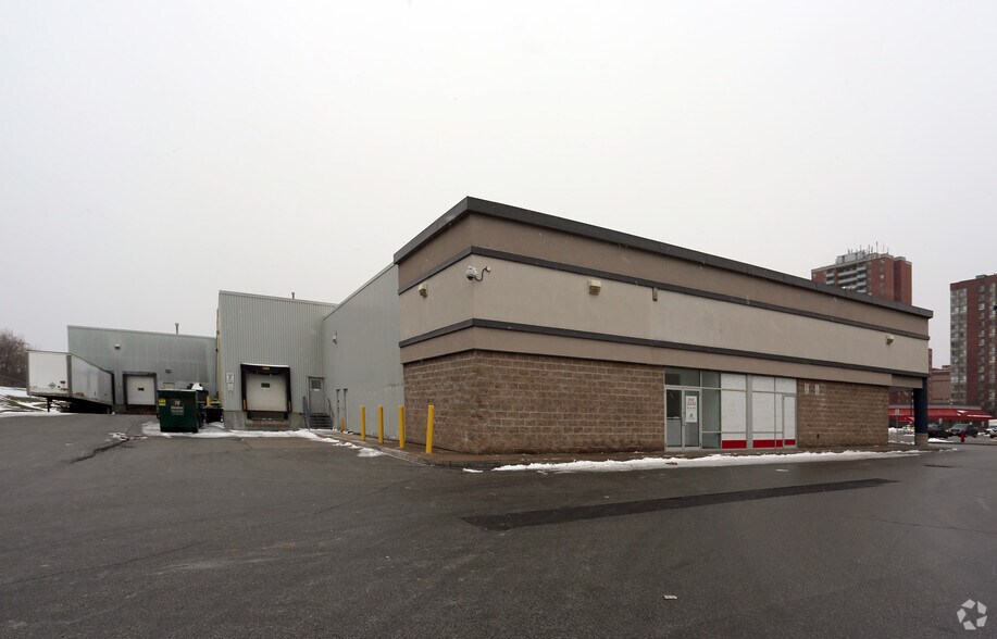 2400 Eglinton Ave, Toronto, ON à louer - Photo du bâtiment - Image 2 de 7