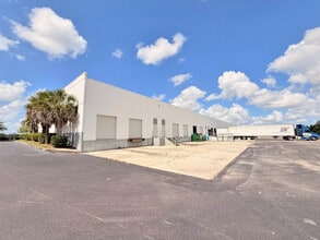 911 E Industrial Cir, Cape Coral, FL for lease Interior Photo- Image 2 of 2