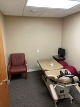 2121 W Magnolia Blvd, Burbank, CA for lease Interior Photo- Image 1 of 6