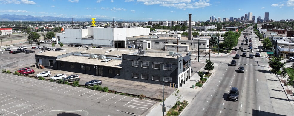 723 & 725 S Broadway portfolio of 2 properties for sale on LoopNet.ca - Building Photo - Image 3 of 11
