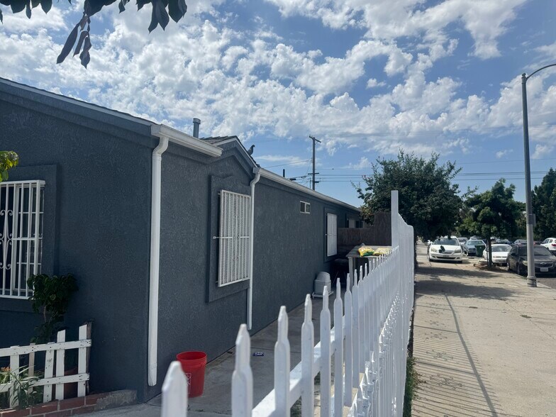 4901 S Normandie Ave, Los Angeles, CA à vendre - Photo du bâtiment - Image 2 de 7