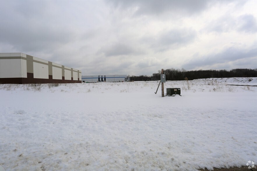 42500 Victory Pky, Glenwillow, OH à louer - Photo du bâtiment - Image 1 de 6