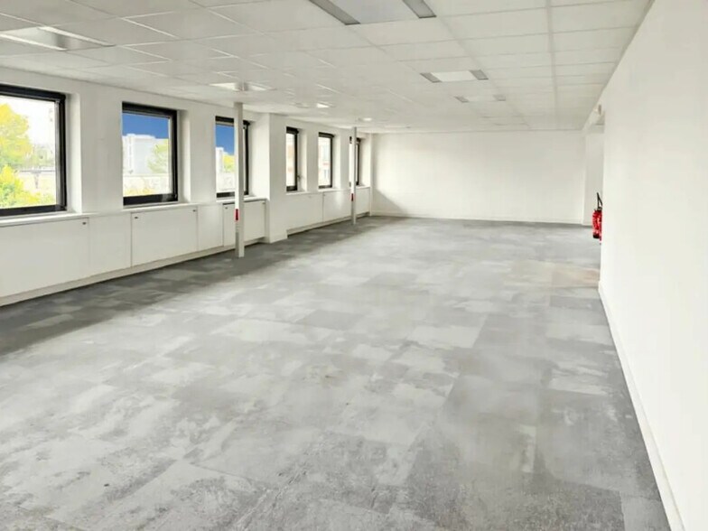 Bureau dans Maisons-Alfort à louer - Photo intérieure - Image 2 de 8