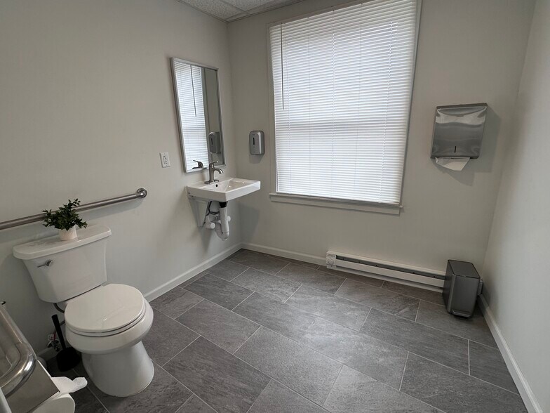 22-24 N Main St, Port Chester, NY à louer - Photo intérieure - Image 3 de 4