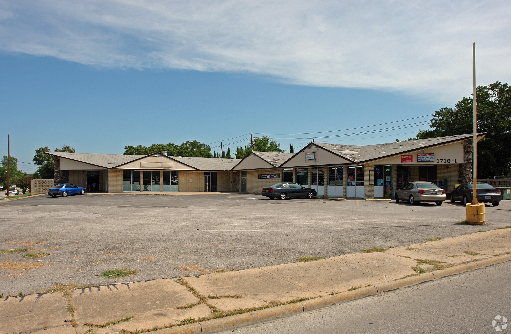1718 Dalworth St, Grand Prairie, TX for lease Primary Photo- Image 1 of 5
